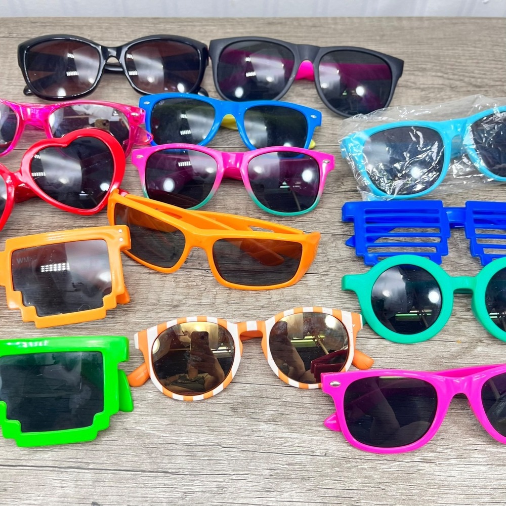 Sunglasses Lot of 14, Sizes‎ range from toddler to young adult